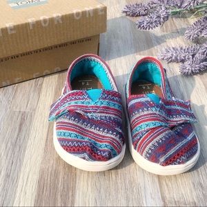 BABY TOMS | Classics Aqua Geo Textile